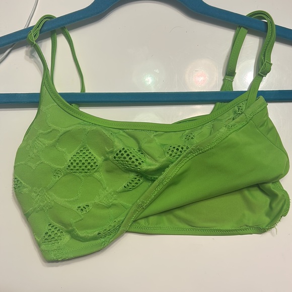 Women’s scoop neck bikini top. - Picture 4 of 5